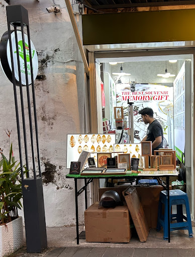 A Leaf Engraving (Malaysia No 1 engraving souvenir gift store)