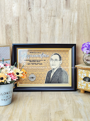 Kedai Hadiah Dan Cenderamata VIP by UNACRAFT. Laser Cut And Engraving Craft Production. Custom Made Souvenir And Gift