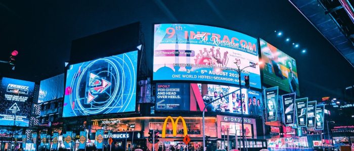 Cetak Layang & Signage Berkualiti Tinggi - Reka Bentuk Kreatif & Harga Berpatutan